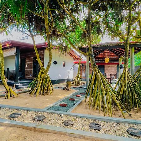 Sea Shell Villa Hikkaduwa 2 Separate Cabanas Ocean Front Villa Luaran gambar