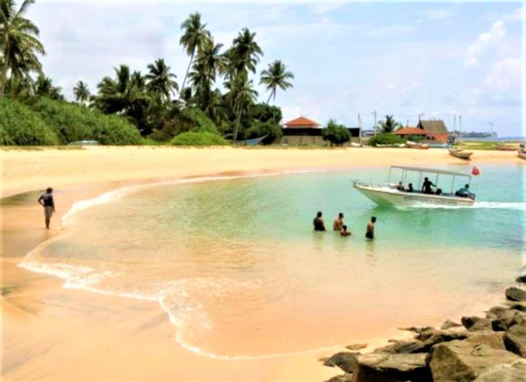 Sea Shell Villa Hikkaduwa 2 Separate Cabanas Ocean Front Villa Luaran gambar