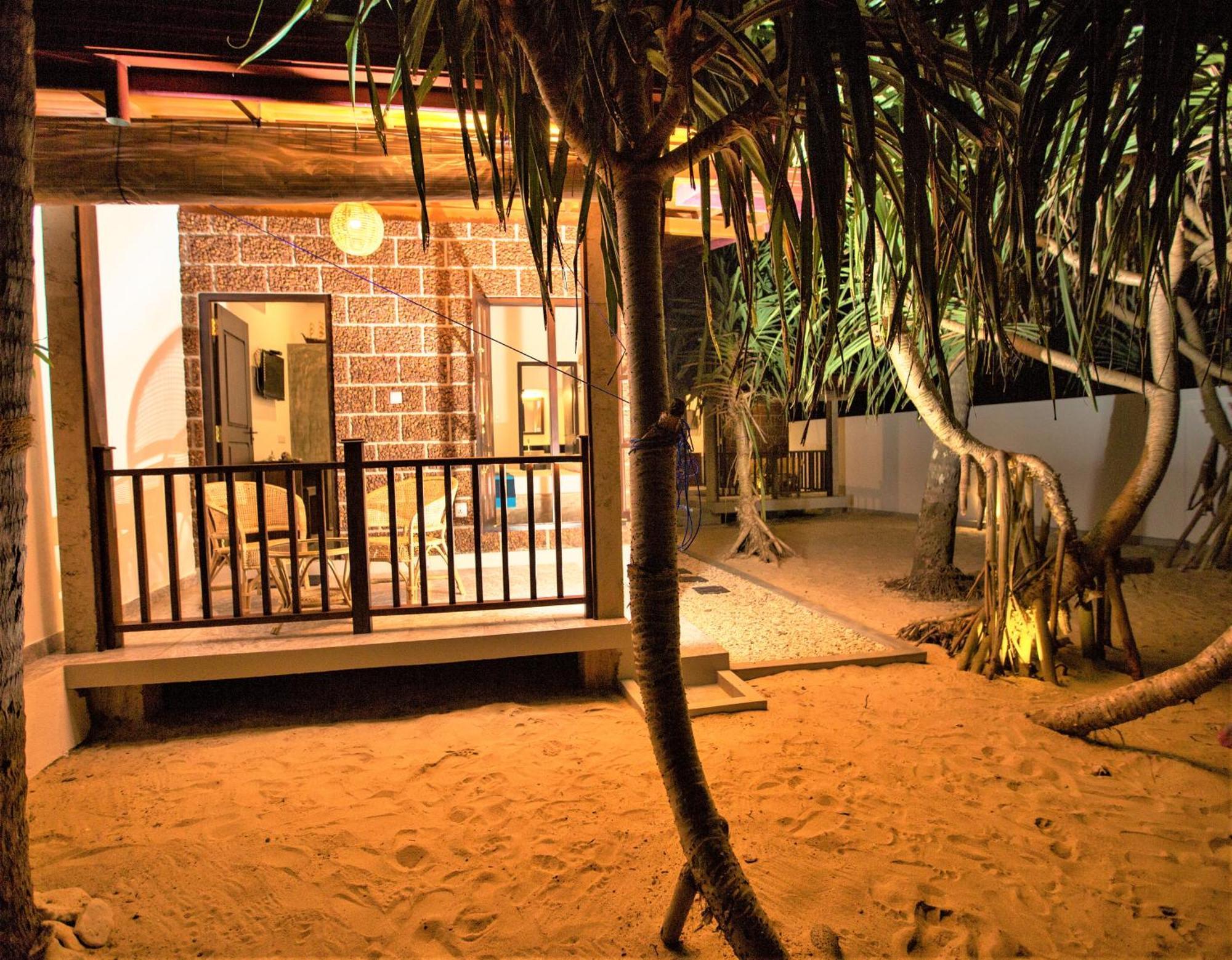 Sea Shell Villa Hikkaduwa 2 Separate Cabanas Ocean Front Villa Luaran gambar