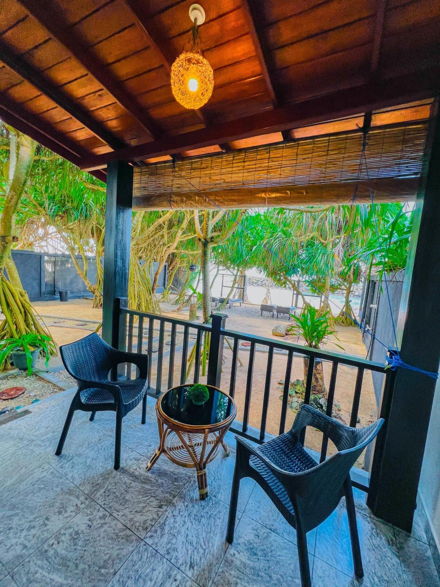 Sea Shell Villa Hikkaduwa 2 Separate Cabanas Ocean Front Villa Luaran gambar