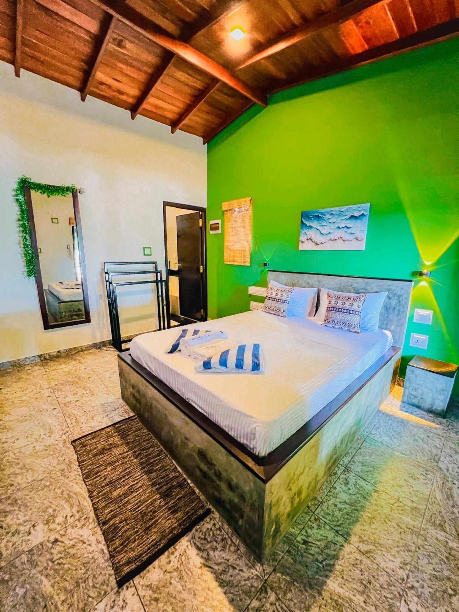 Sea Shell Villa Hikkaduwa 2 Separate Cabanas Ocean Front Villa Luaran gambar